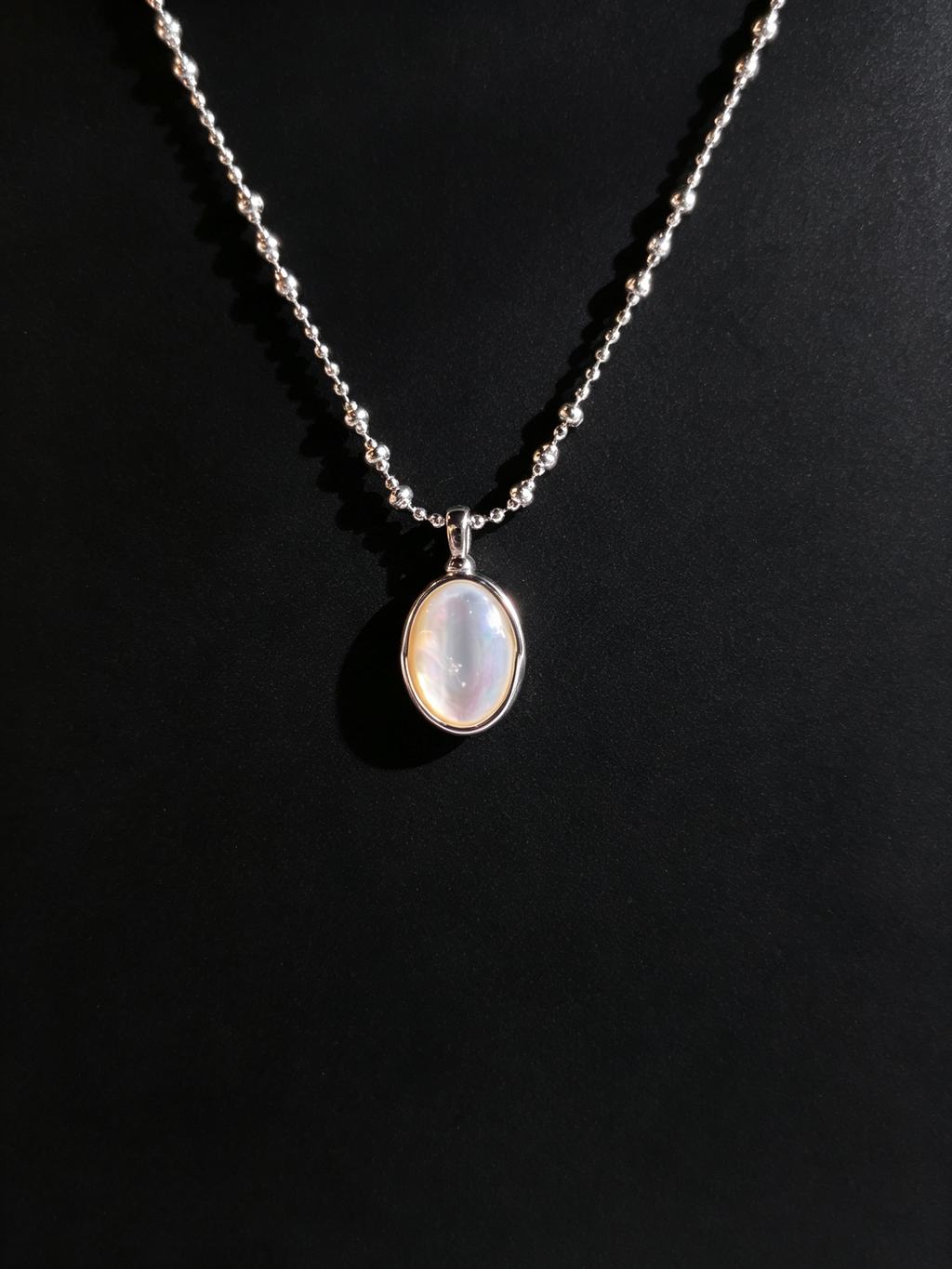 S925 Sterling Silver Natural Mother-of-Pearl Oval Pendant Necklace