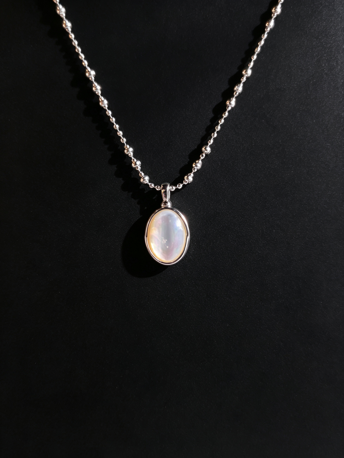 S925 Sterling Silver Natural Mother-of-Pearl Oval Pendant Necklace