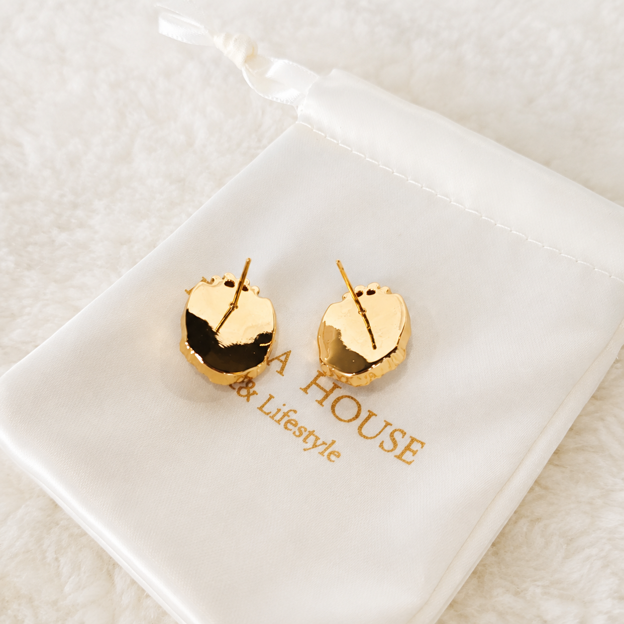 24K Gold Plated Oval Portrait Frame Lavender Rose Pearl Stud Earrings – Panda House
