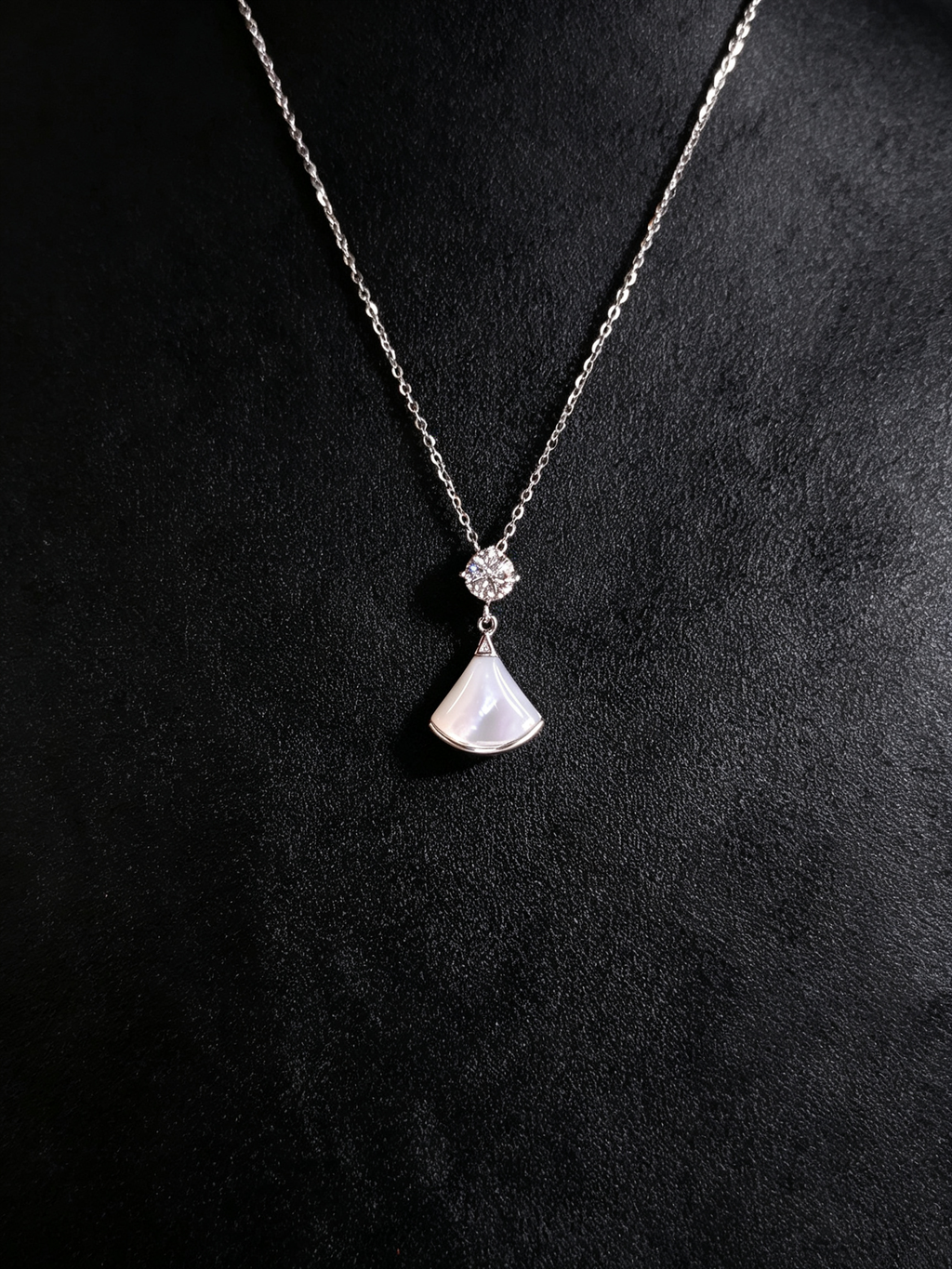 S925 Sterling Silver Moissanite & Mother-of-Pearl Pendant Necklace
