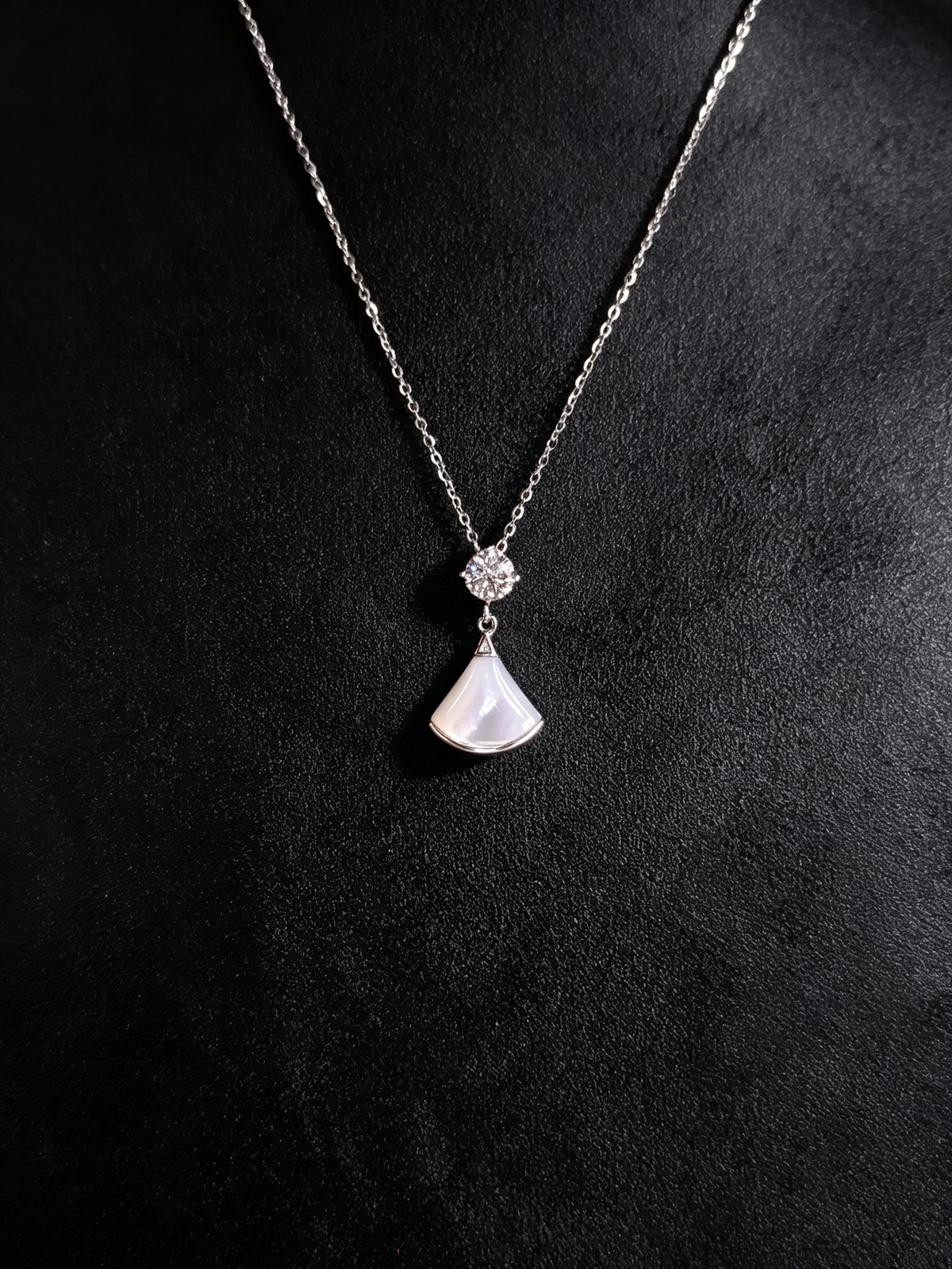 S925 Sterling Silver Moissanite & Mother-of-Pearl Pendant Necklace
