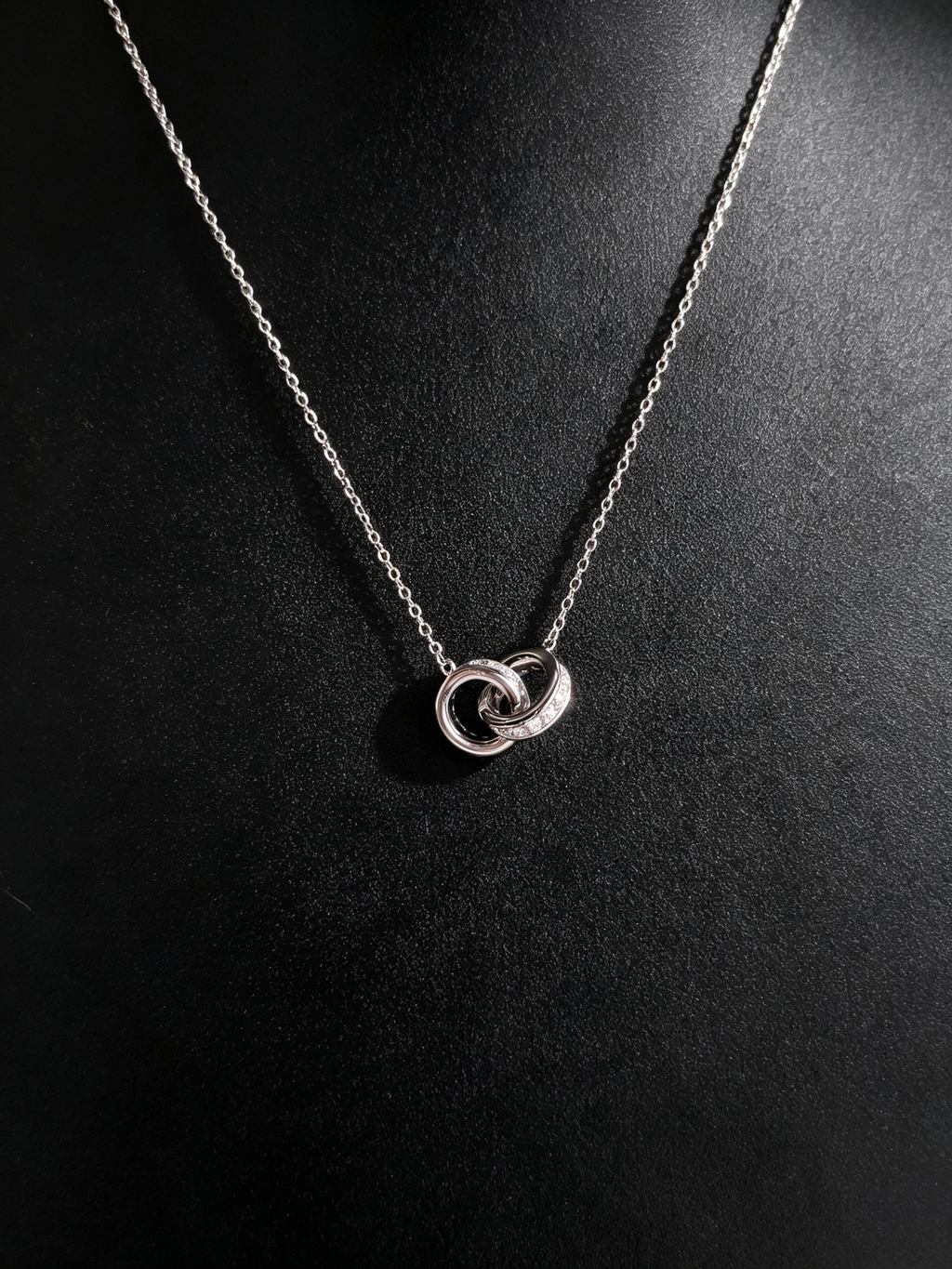 925 Sterling Silver Moissanite Interlocking Circle Necklace