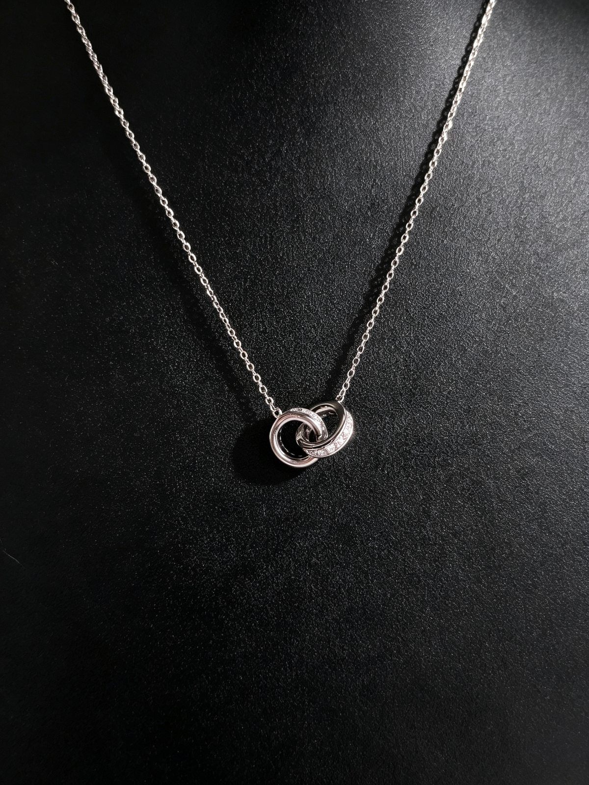 925 Sterling Silver Moissanite Interlocking Circle Necklace
