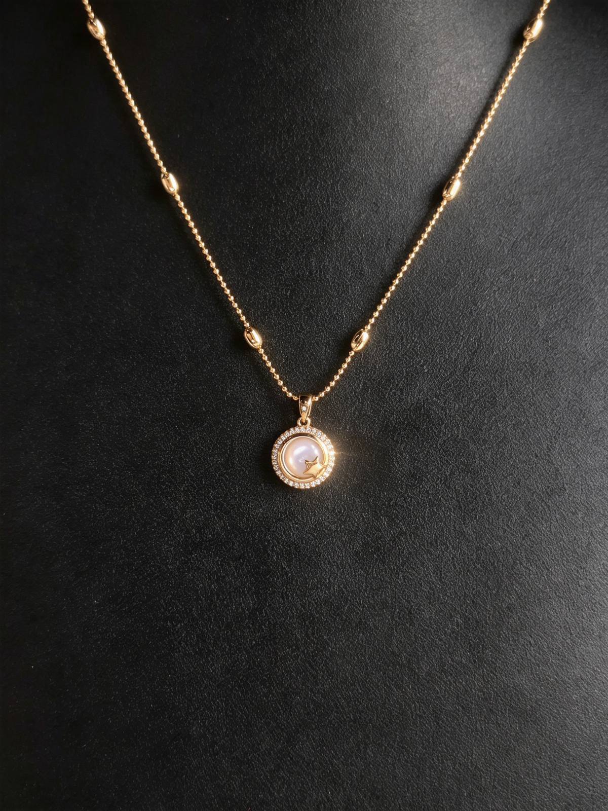 24K Gold-Plated Mother-of-Pearl Round Pendant Necklace